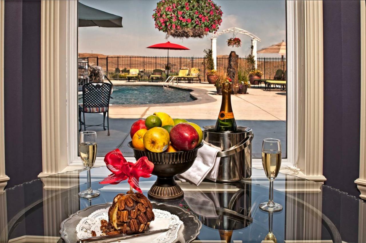 Cameo Heights Mansion And The Vine Fine Dining Restaurant Bed & Breakfast Touchet Bagian luar foto