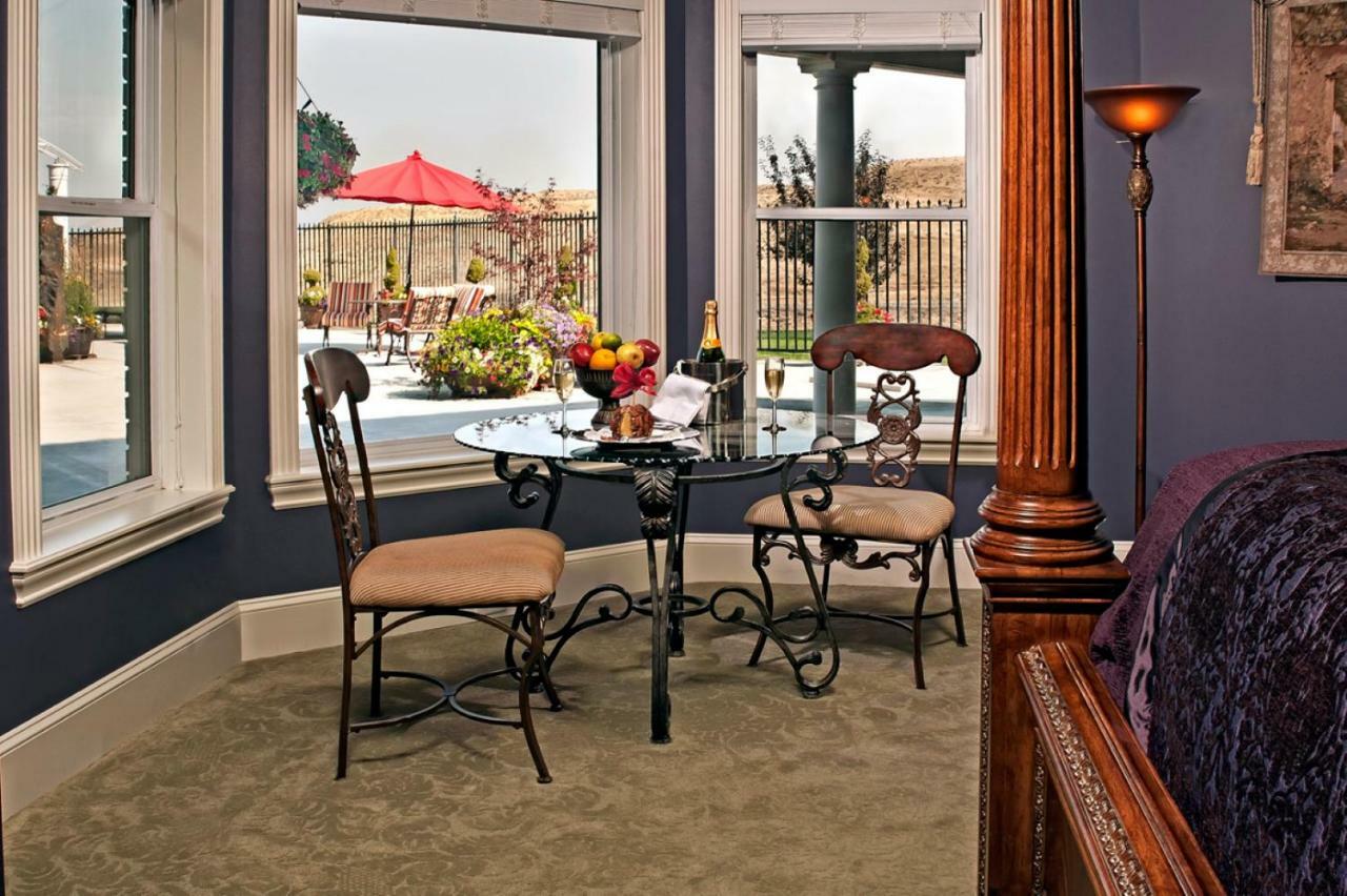 Cameo Heights Mansion And The Vine Fine Dining Restaurant Bed & Breakfast Touchet Bagian luar foto